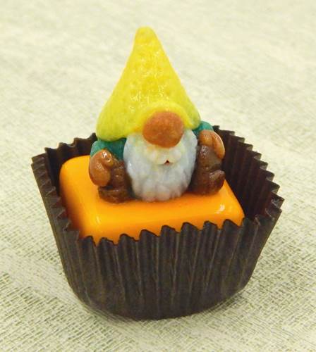 Click to view detail for HG-217 Chocolate, Gome with Yellow Hat $63